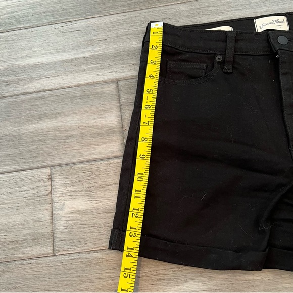 Universal Thread High Rise 90’s shorts size 10 - Picture 3 of 6